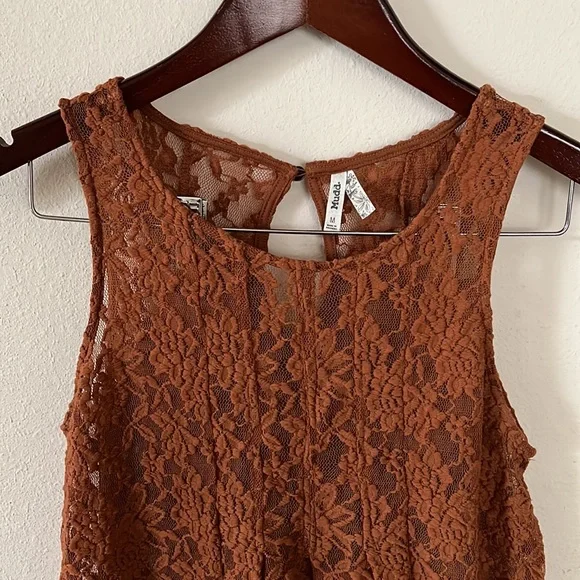 Mudd Floral Lace Tank - Picture 3 of 12